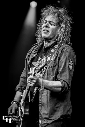 Y&T: Dave Meniketti on vocals & guitar