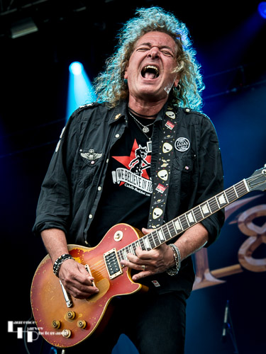 Y&T: Dave Meniketti on vocals & guitar