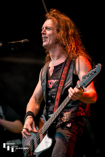 Saxon: Nibbs Carter on bass