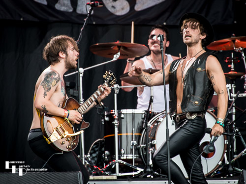 Dirty Thrills: Louis James on vocals & Jack Fawdry on guitar