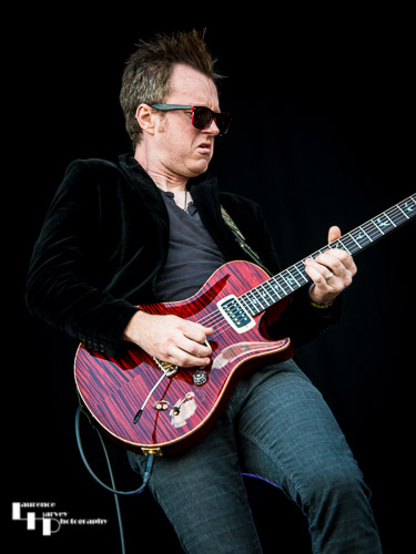 Snakecharmer: Simon McBride on guitar