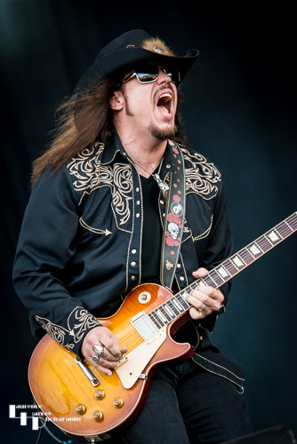 Supersonic Blues Machine: Lance Lopez on vocals & guitar