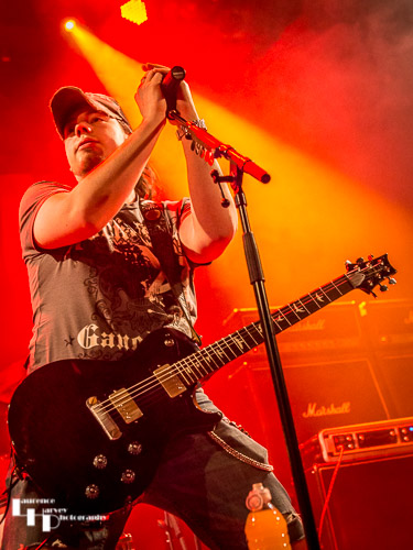 Rich Moss on vocals & backing guitar