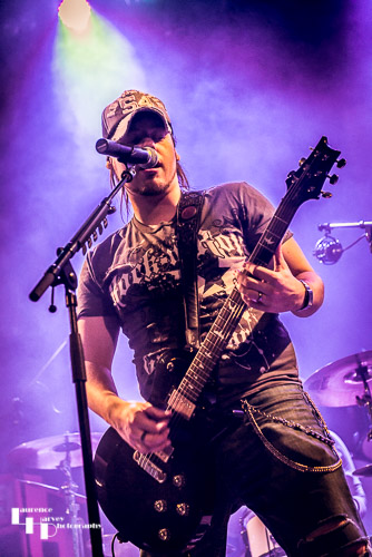 Rich Moss on vocals & backing guitar