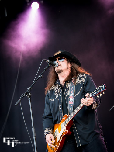 Supersonic Blues Machine: Lance Lopez on vocals & guitar