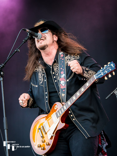 Supersonic Blues Machine: Lance Lopez on vocals & guitar