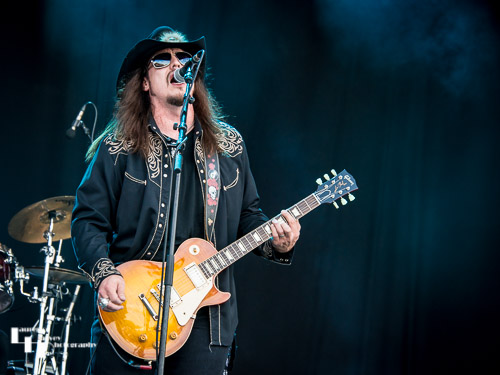 Supersonic Blues Machine: Lance Lopez on vocals & guitar