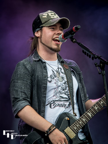 Stone Broken: Rich Moss on vocals & backing guitar