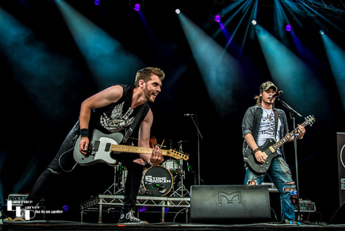 Stone Broken: Rich Moss on vocals & backing guitar, Chris Davis on guitar