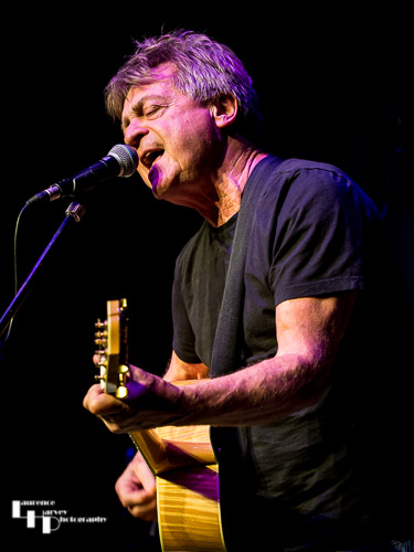 Billy Nicholls on vocals & acoustic guitar