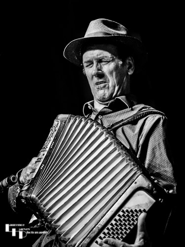 Charlie Hart on vocals & accordion