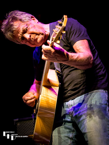 Billy Nicholls on vocals & acoustic guitar