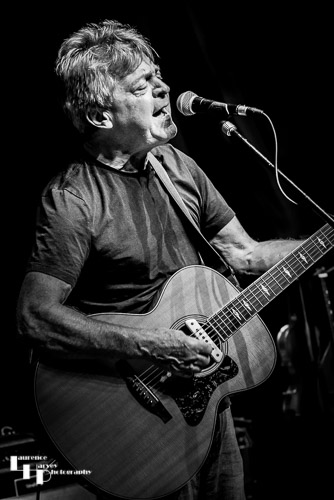 Billy Nicholls on vocals & acoustic guitar