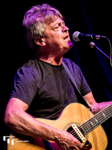 Billy Nicholls on vocals & acoustic guitar