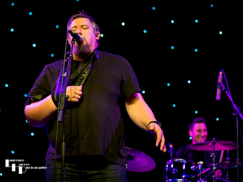 Stevie Nimmo on vocals