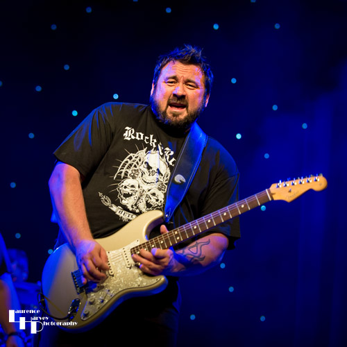 Alan Nimmo on guitar