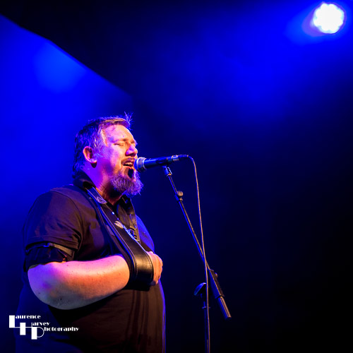 Stevie Nimmo on vocals