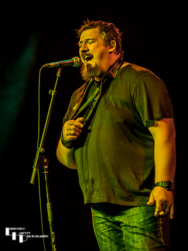 Stevie Nimmo on vocals