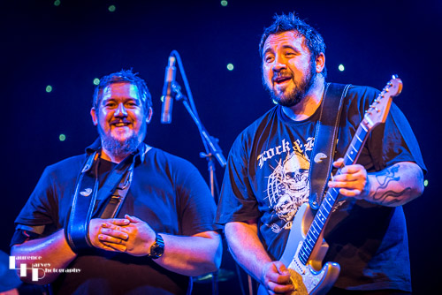 Stevie Nimmo on vocals & Alan Nimmo on guitar