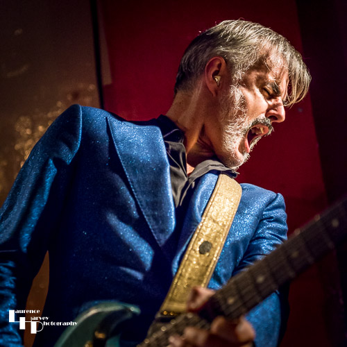 Ruben Block on vocals & guitar