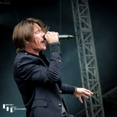Toseland: James Toseland on vocals