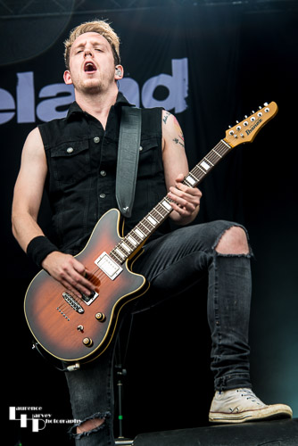 Toseland: Ed Bramford on guitar
