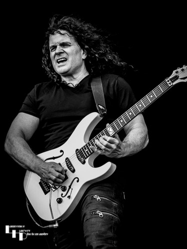 UFO: Vinnie Moore on guitar