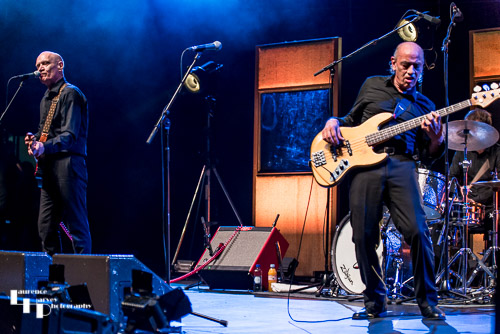 Wilko Johnson on vocals & guitar, Norman Watt-Royon on bass