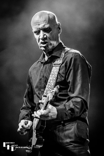 Wilko Johnson on vocals & guitar