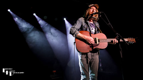 Ruarri Joseph on guitar & vocals