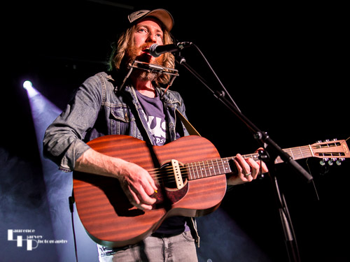 Ruarri Joseph on guitar & vocals