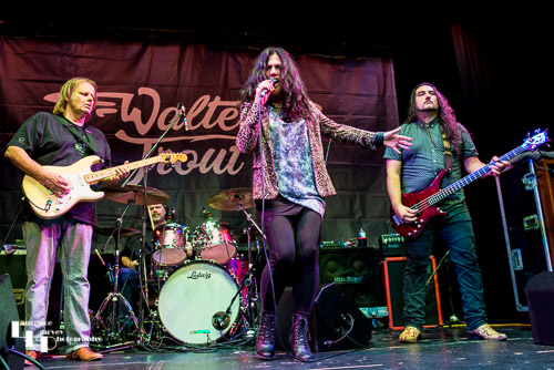 Walter Trout with his band & guest Sari Schorr on stage