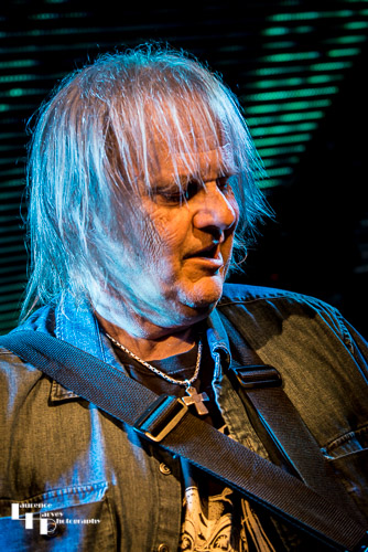 Walter Trout on vocals & guitar