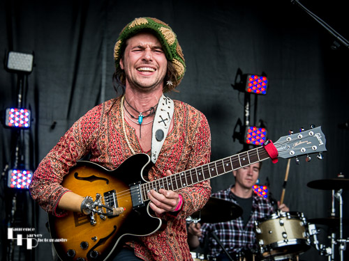 Xander & The Peace Pirates: Keith Xander on vocals & guitar