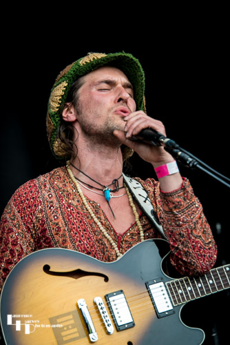 Xander & The Peace Pirates: Keith Xander on vocals & guitar