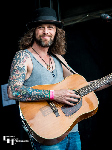 Xander & The Peace Pirates: Stuart Xander on guitar