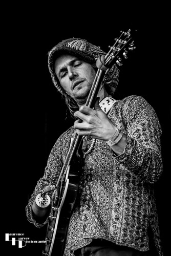 Xander & The Peace Pirates: Keith Xander on vocals & guitar