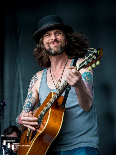 Xander & The Peace Pirates: Stuart Xander on guitar