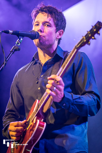 Aynsley Lister on vocals & guitar