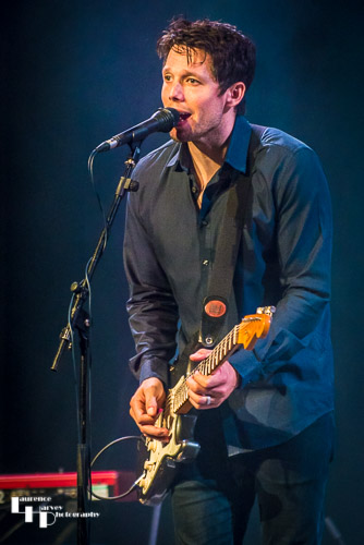 Aynsley Lister on vocals & guitar