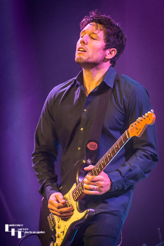 Aynsley Lister on vocals & guitar