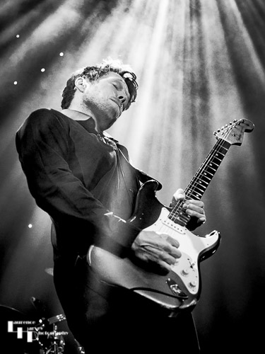 Aynsley Lister on vocals & guitar