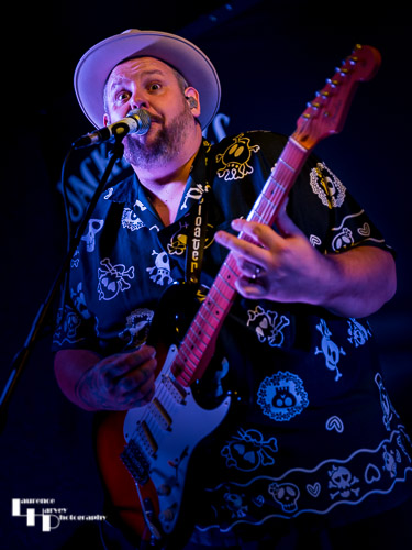 Big Boy Bloater on guitar & vocals