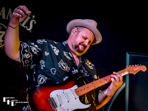 Big Boy Bloater on guitar & vocals