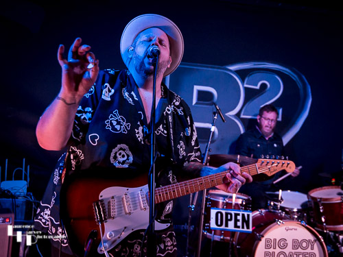 Big Boy Bloater on guitar & vocals