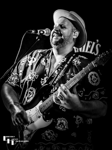 Big Boy Bloater on guitar & vocals