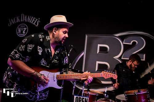 Big Boy Bloater on guitar & vocals