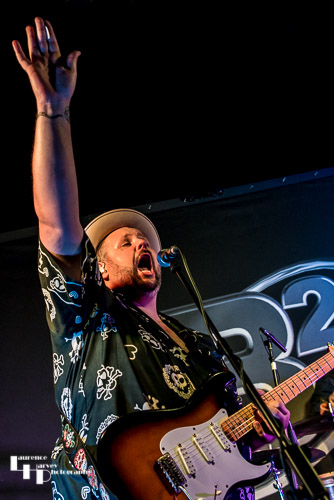 Big Boy Bloater on guitar & vocals