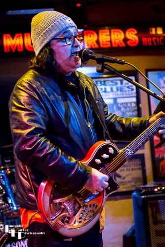 Big Gilson on vocals & guitar