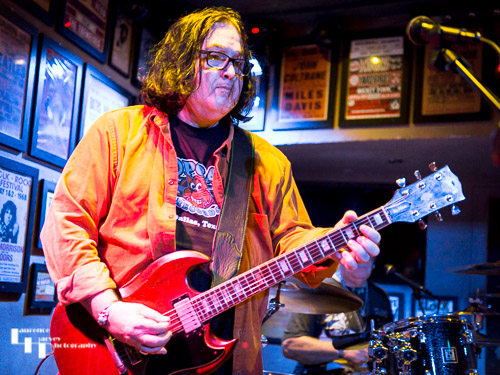 Big Gilson on vocals & guitar